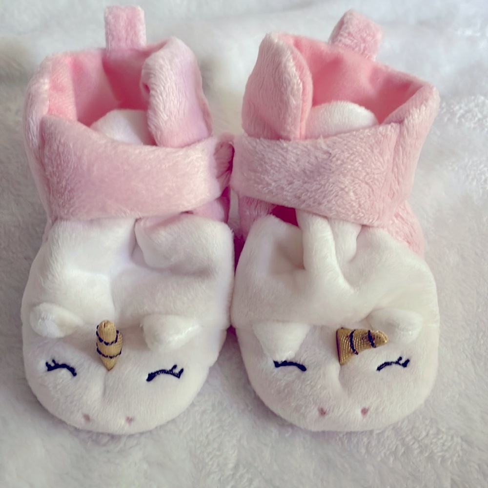 Used once unicorn booties. Size:1 (0-3months)